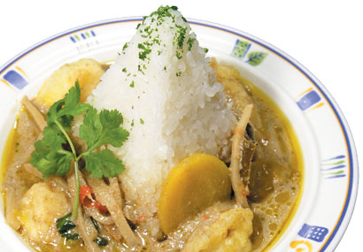 Pyramid green curry